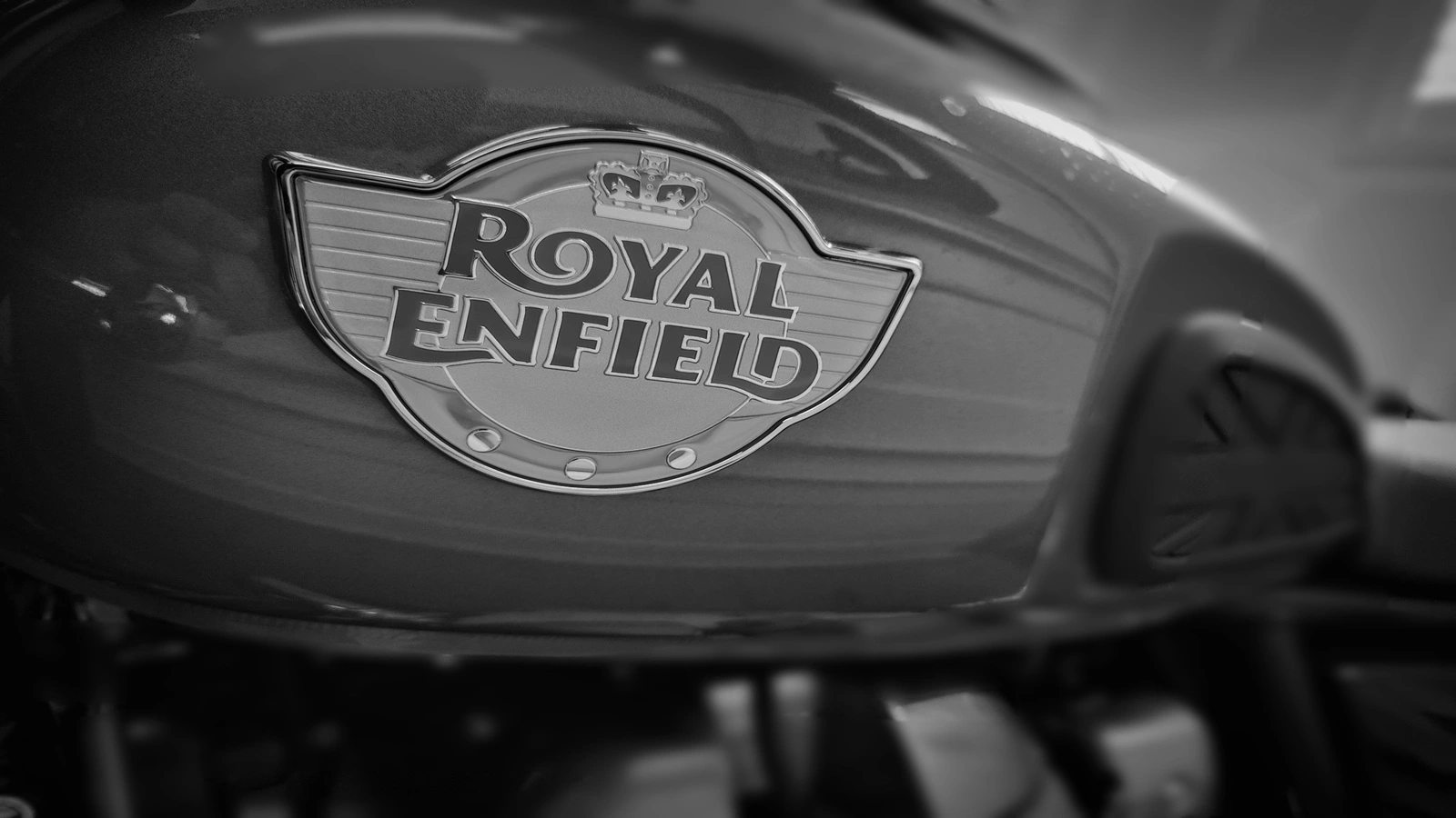 Royal Enfield Bullet 650 launched in India at Rs 3.65 lakh — Canon Black and Battleship Blue colours