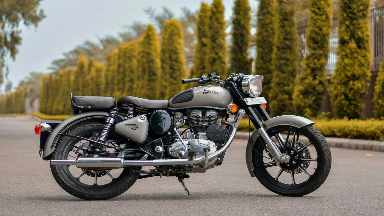 Royal Enfield Bullet 650 launched in India at Rs 3.65 lakh — Canon Black and Battleship Blue colours