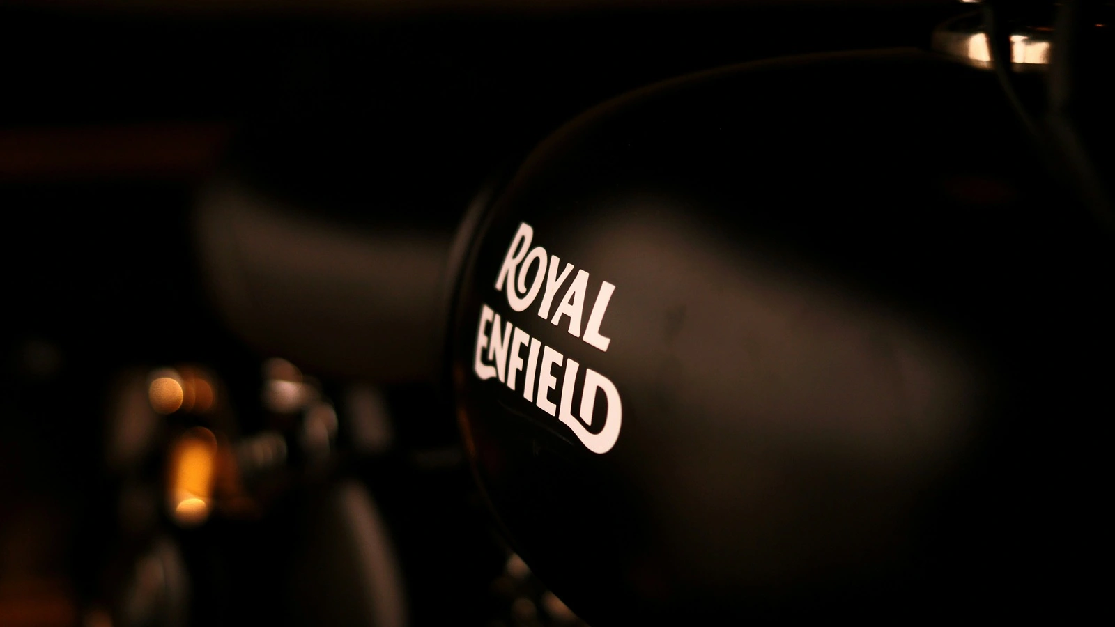 Royal Enfield Bullet 650 launched in India at Rs 3.65 lakh — Canon Black and Battleship Blue colours