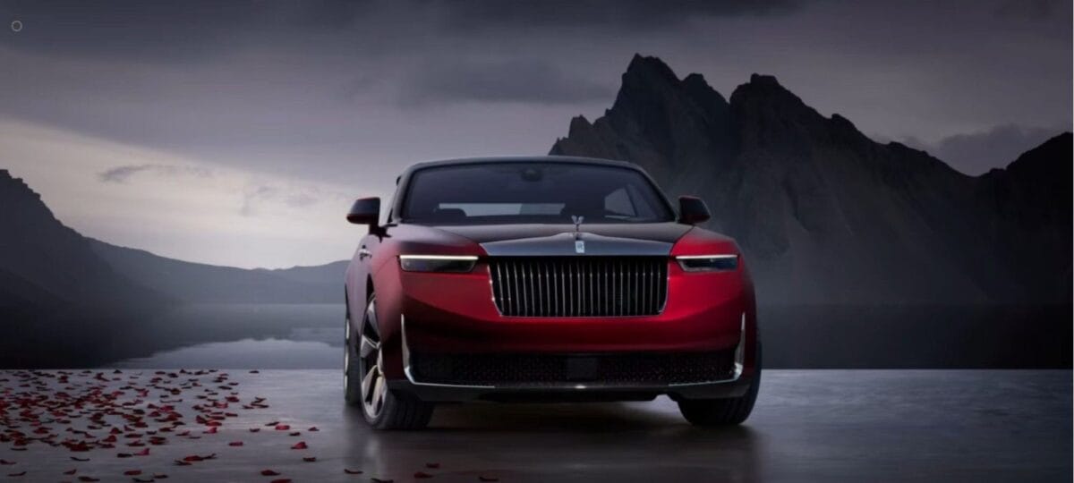 The car has a two-colour theme. The main body is finished in a red called "True Love". The darker tone, called "Mystery", is used on the wheels and as an accent colour in the interior.